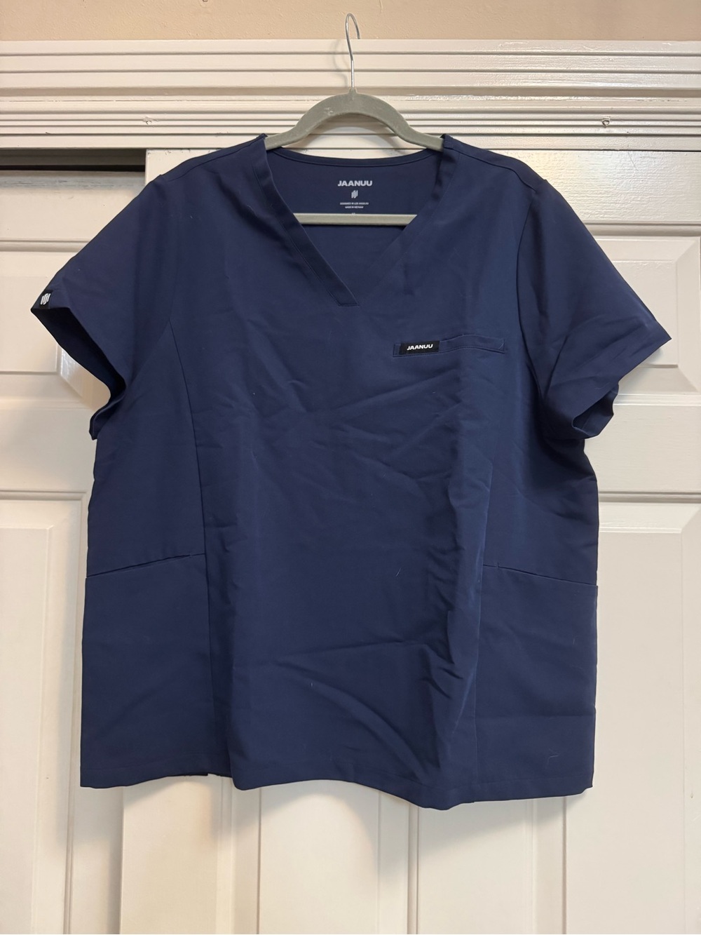 Jaanuu Men's Navy Short-Sleeve V-Neck Scrub Top